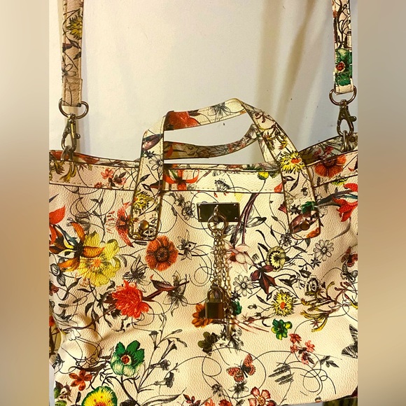 Handbag by designer CARLOS By Carlos
Santana Floral design - Picture 1 of 16